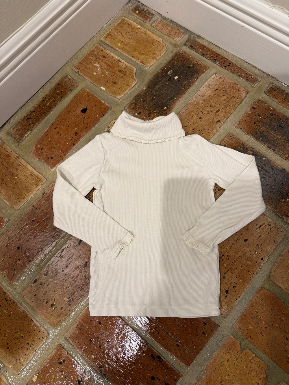 Mini Boden Ruffle Ribbed Ecru Turtleneck Size 4-5